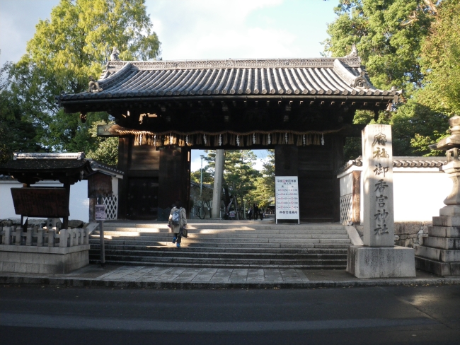 御香宮神社の正門
